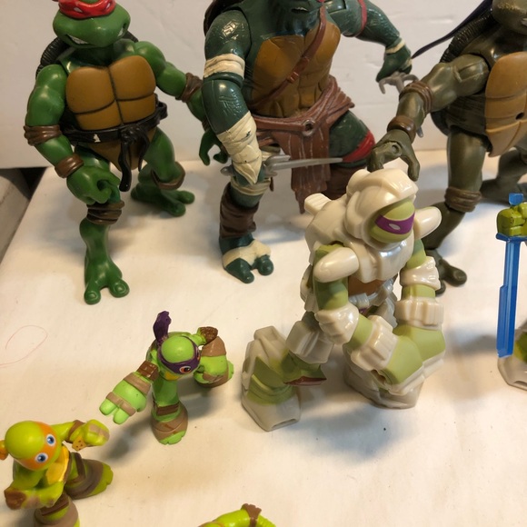 Lot Of 15 Assorted Teenage Mutant Ninja Turtles TMNT 2002-2012 - Picture 9 of 11